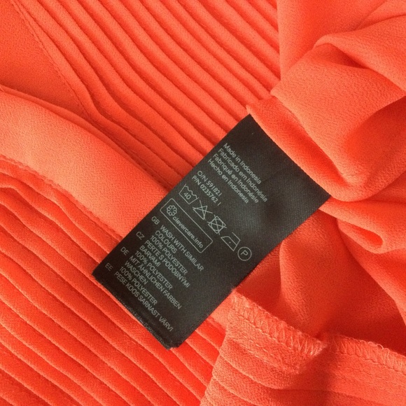H&M Pleated Orange Blouse Size 8 - Picture 5 of 5